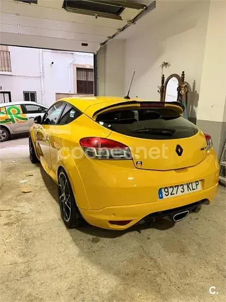 Usado Renault Mégane III 250 CV (183 kW) 2011 Amarillo Berlina
