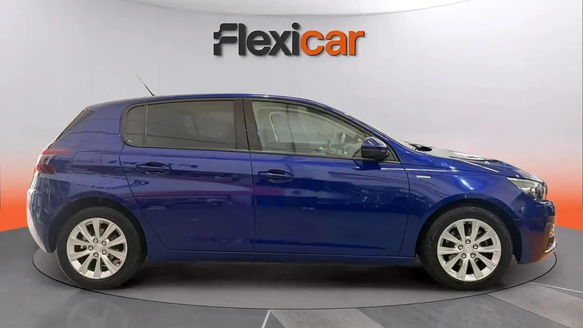 Usado Peugeot 308 Allure 131 CV (96 kW) 2018 Azul Berlina