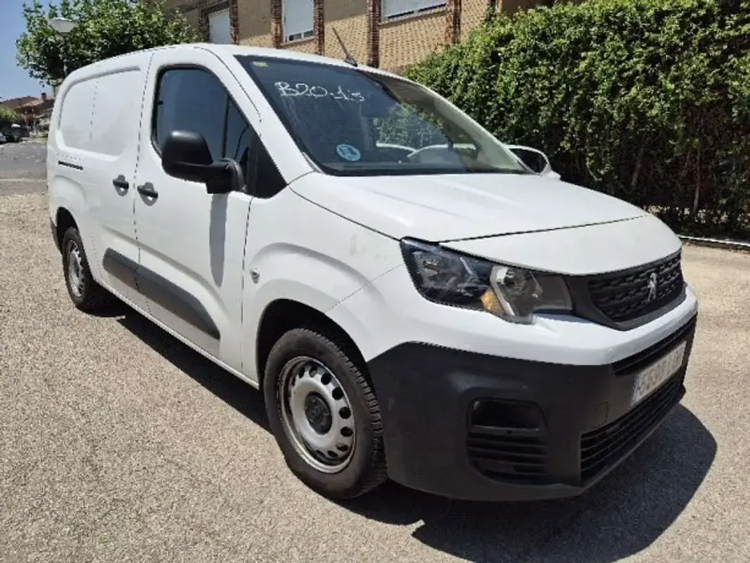 Usado Peugeot Partner Premium 102 CV (75 kW) 2020 Blanco Monovolumen