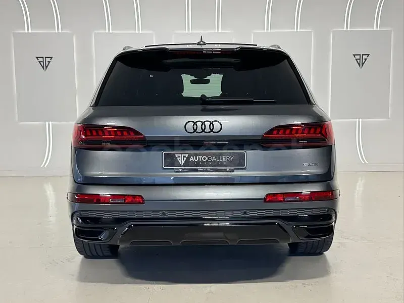 Usado Audi Q7 S-Line 286 CV (210 kW) 2023 Gris / plata SUV
