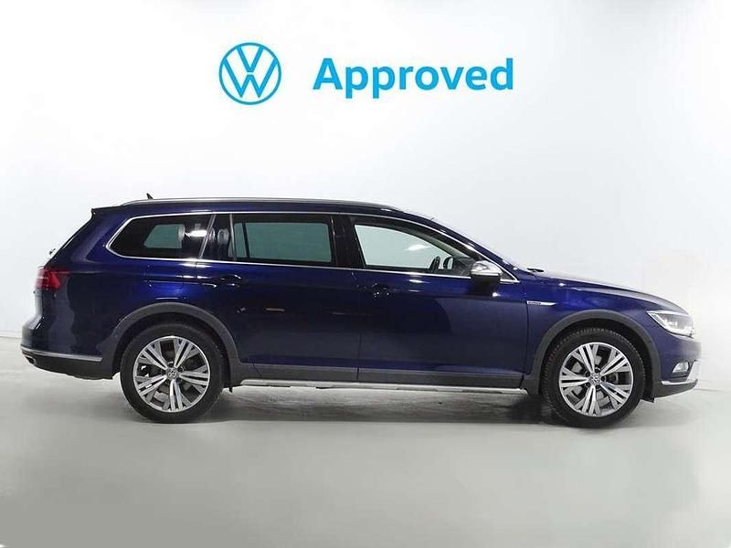 Usado VW Passat Alltrack 220 CV (161 kW) 2017 Azul Familiar