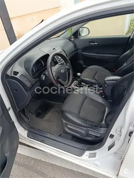 Usado Hyundai i30 Style 122 CV (89 kW) 2008 Blanco Berlina