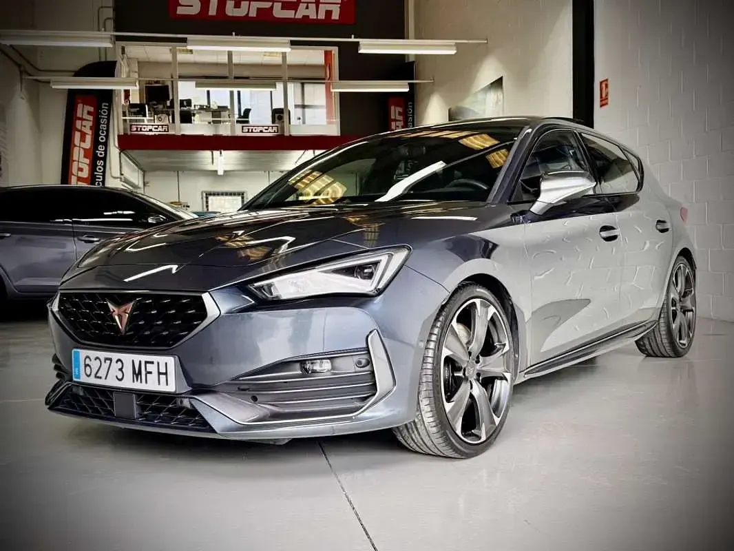 Usado Cupra Leon VZ 300 CV (220 kW) 2023 Gris Utilitario