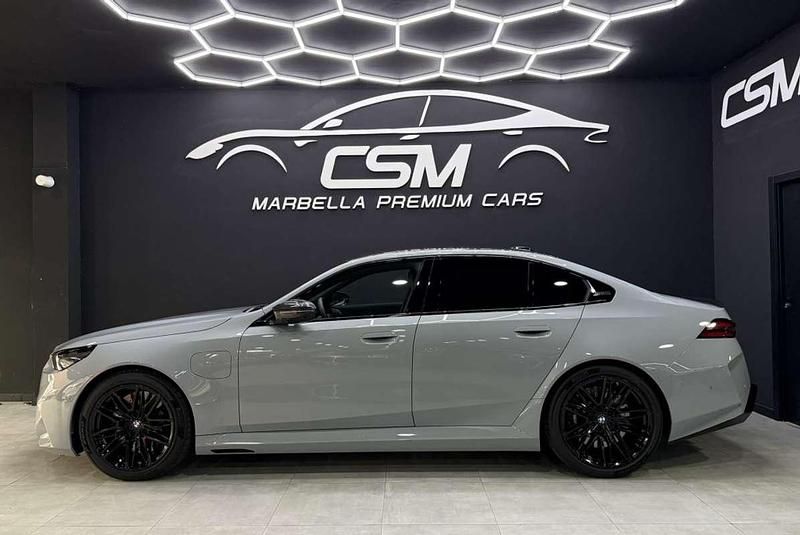 Käytetty BMW M5 Sport Line 727 HP (534 kW) 2025 Harmaa Sedan
