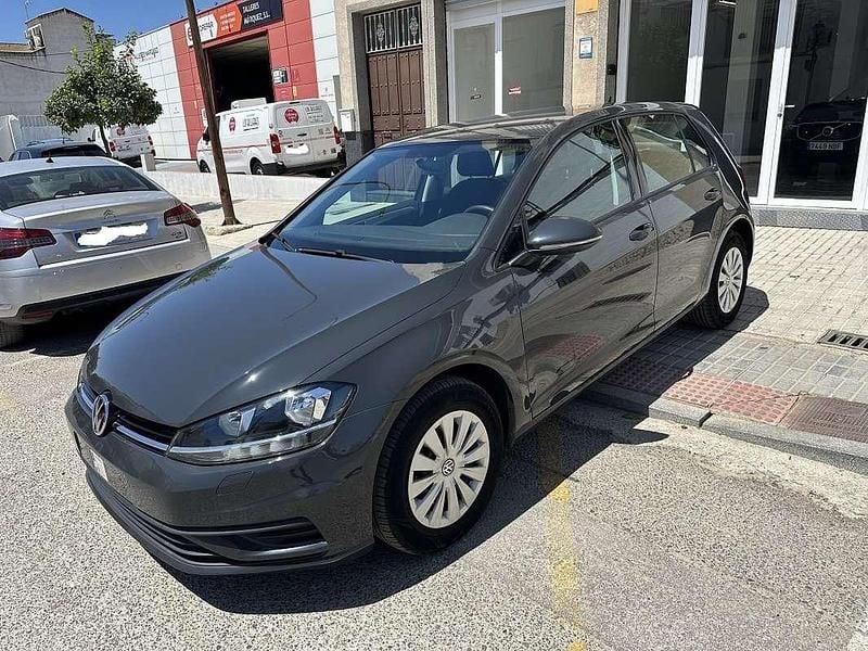 Gris Usado 2018 VW Golf VII Advance Berlina | 17.500 € (Precio justo) - Imagen 1/4
