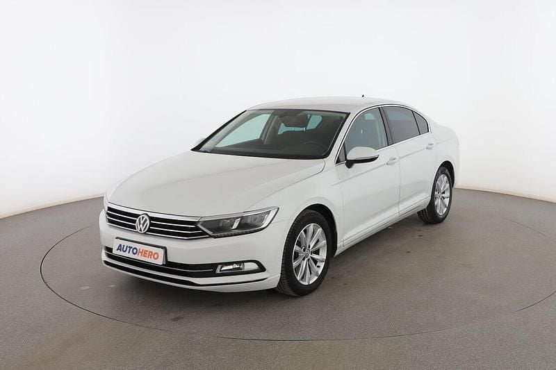 Blanco Usado 2016 VW Passat Advance Berlina | 17.399 € (Precio justo) - Imagen 1/3