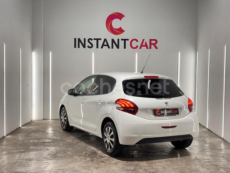Usado Peugeot 208 Active 75 CV (55 kW) 2018 Blanco Utilitario