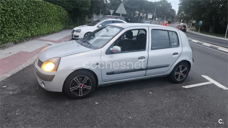 Gris / plata Usado 2007 Renault Clio II Authentique Berlina | 2500 € (Buen precio) - Imagen 1/4