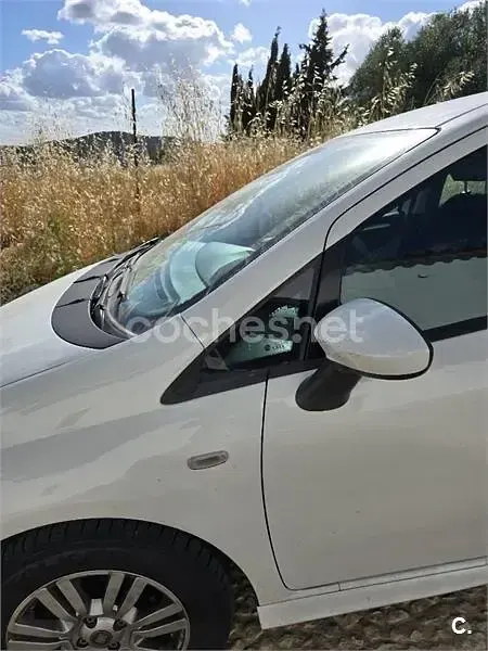 Usado Fiat Punto Easy 69 CV (50 kW) 2014 Blanco Utilitario