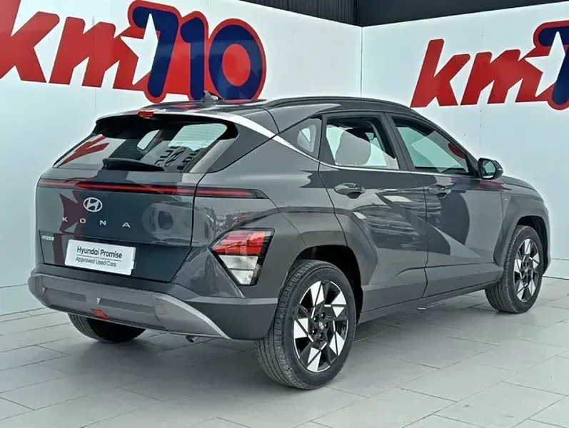Nuevo Hyundai Kona 115 CV (84 kW) 2025 Gris / plata SUV