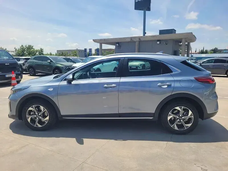 Usado Kia XCeed 115 CV (84 kW) 2025 Gris / plata SUV