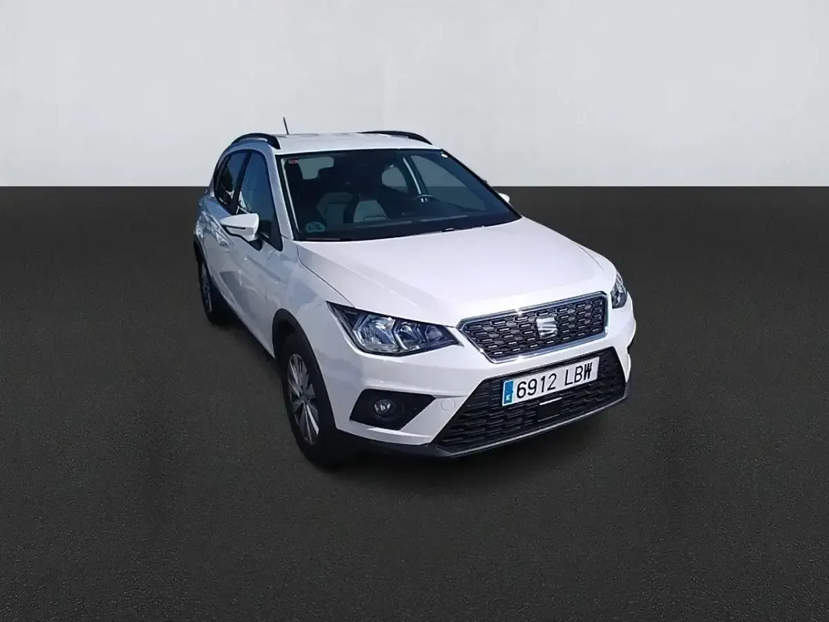 Usado Seat Arona Ecomotive 116 CV (85 kW) 2019 Blanco SUV