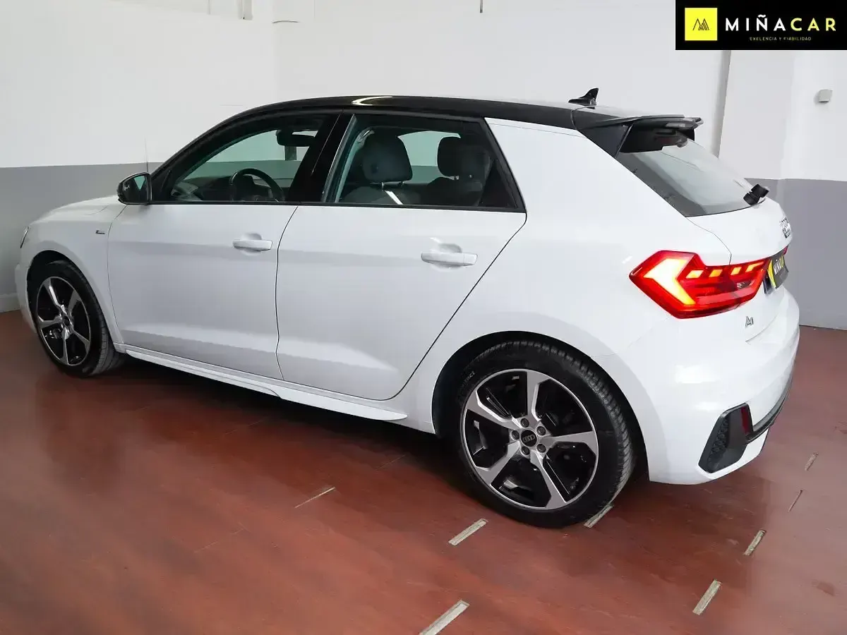 Usado Audi A1 Sportback 110 CV (80 kW) 2023 Gris / plata Utilitario