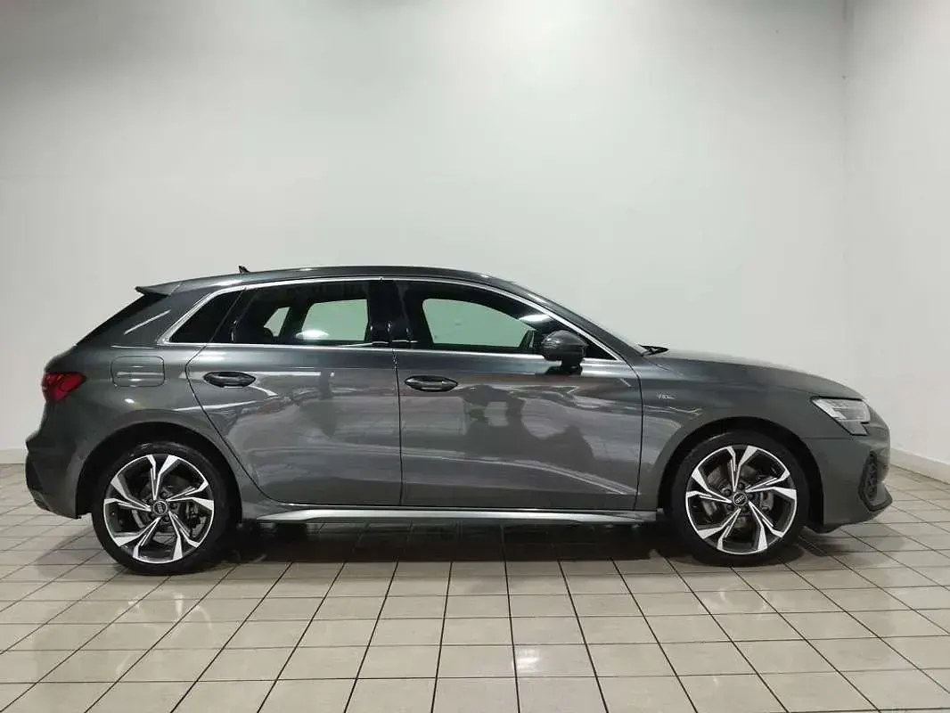 Usado Audi A3 Sportback e-tron S-Line 204 CV (150 kW) 2025 Gris Utilitario