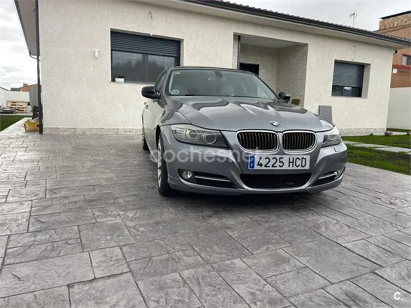 Usado BMW 318 Luxury Line 143 CV (105 kW) 2011 Gris / plata Berlina