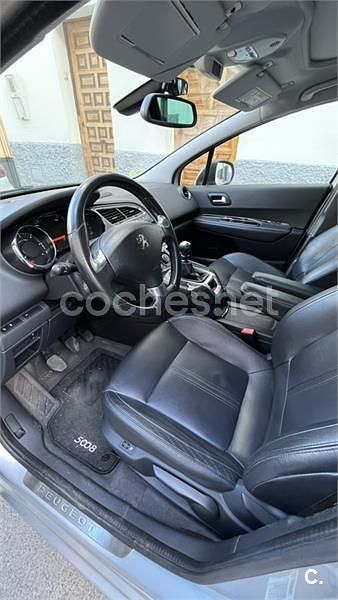 Usado Peugeot 5008 Style 150 HP (110 kW) 2014 Cinzento Monovolume