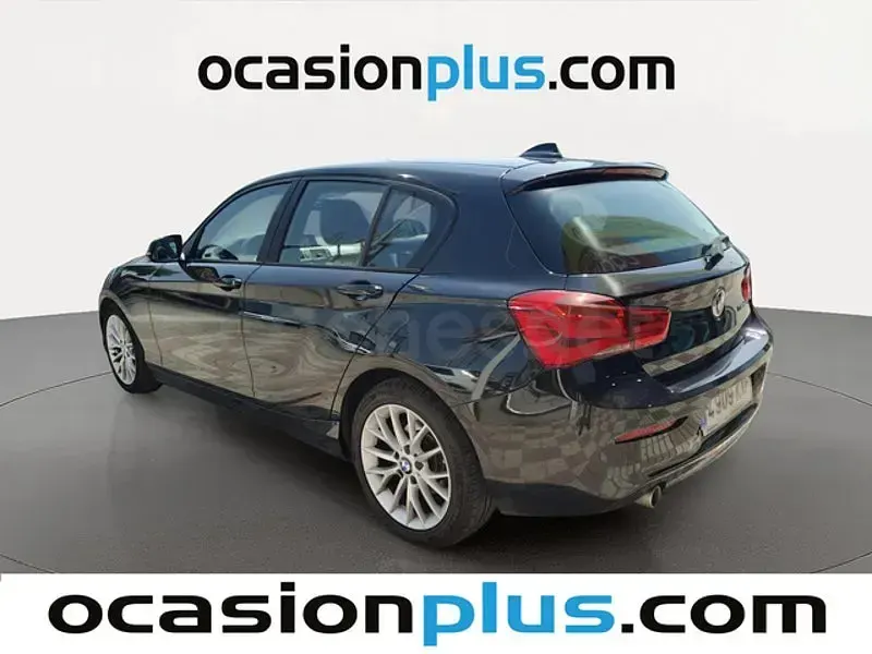 Usado BMW 118 150 CV (110 kW) 2019 Negro Berlina