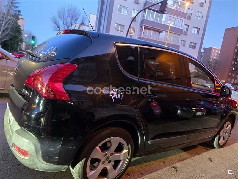 Usado Peugeot 3008 Premium 156 CV (114 kW) 2010 Negro Familiar