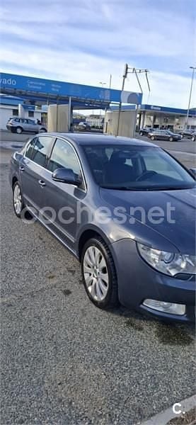 Usado Skoda Superb Ambition 170 CV (125 kW) 2009 Gris / plata Berlina