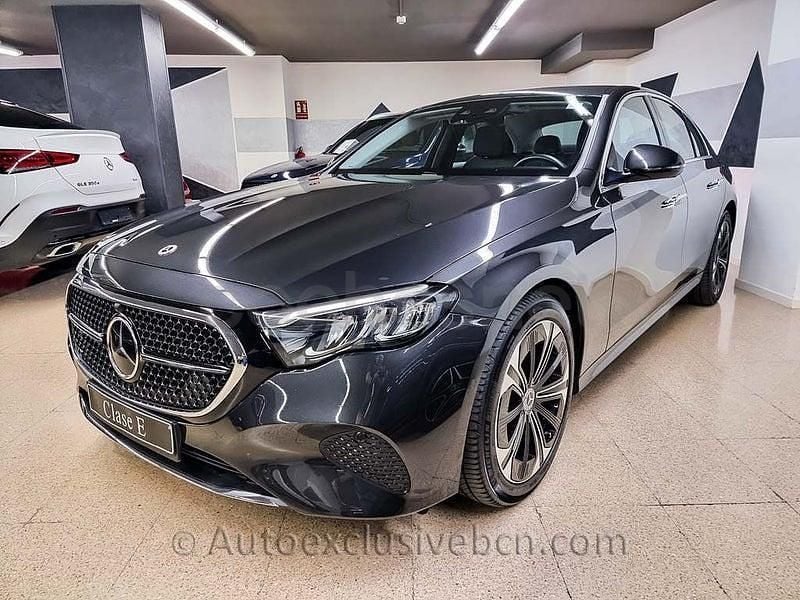 Usado Mercedes E300 313 CV (230 kW) 2025 Gris / plata Berlina