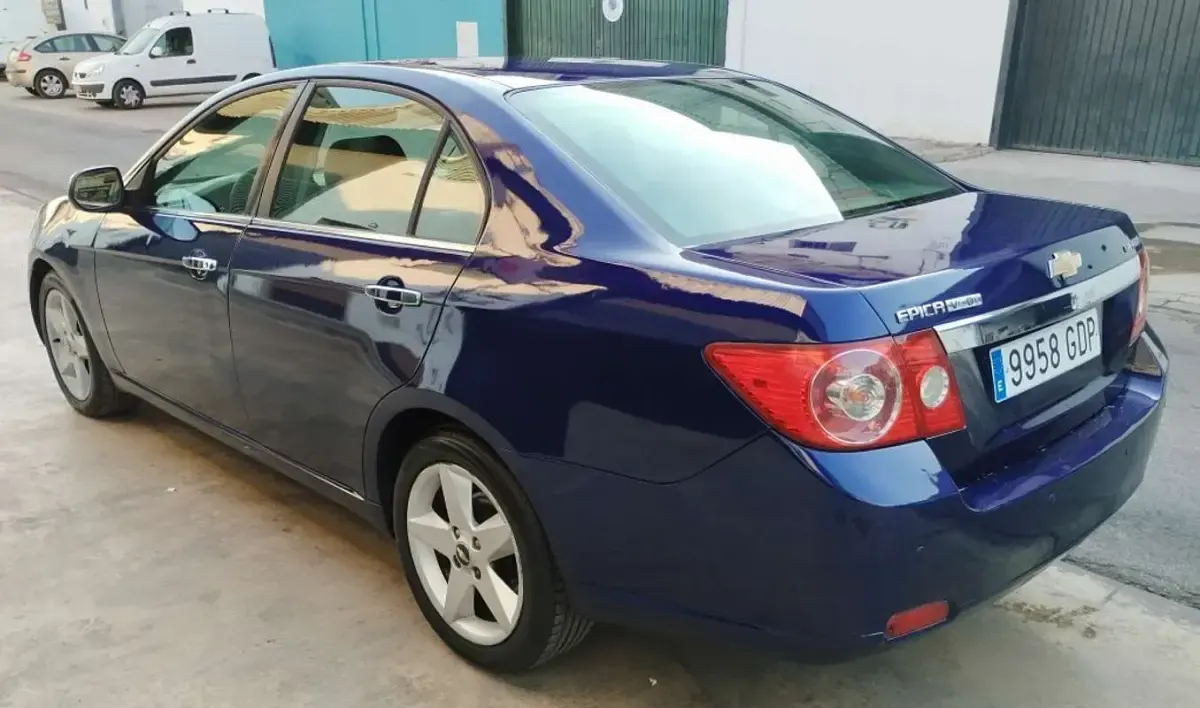 Usado Chevrolet Epica 150 CV (110 kW) 2008 Azul Berlina