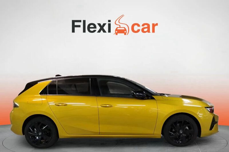 Usado Opel Astra 131 CV (96 kW) 2022 Amarillo Berlina