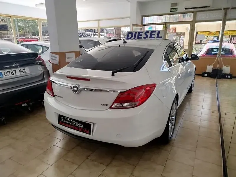 Usado Opel Insignia Cosmo 130 CV (95 kW) 2011 Blanco Berlina