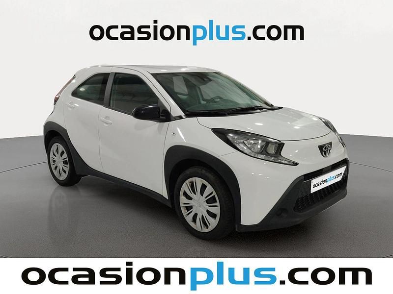 Usado Toyota Aygo X Play 72 CV (52 kW) 2023 Blanco SUV