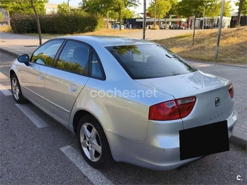 Usado Seat Exeo Reference 143 CV (105 kW) 2011 Gris / plata Berlina