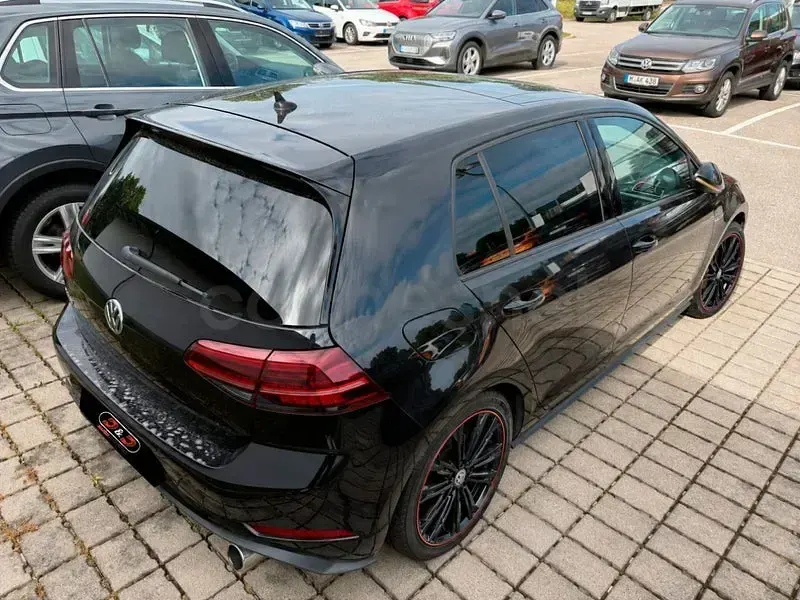 Usado VW Golf VII GTI 245 CV (180 kW) 2019 Negro Berlina