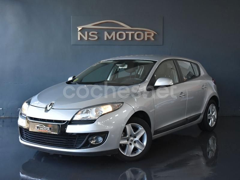 Gris / plata Usado 2012 Renault Mégane III Authentique Berlina | 7900 € (Un poco caro) - Imagen 1/4