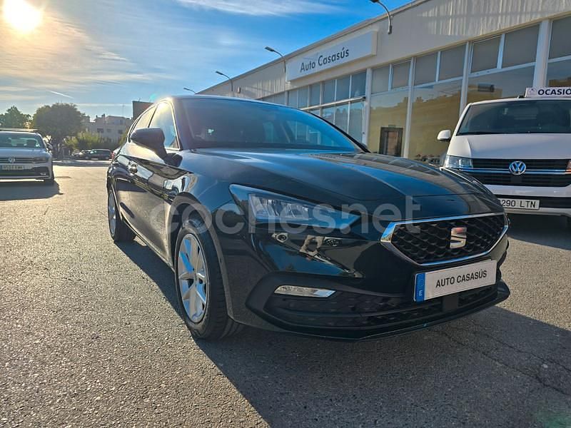 Usado Seat Leon Style 110 CV (80 kW) 2024 Negro Berlina