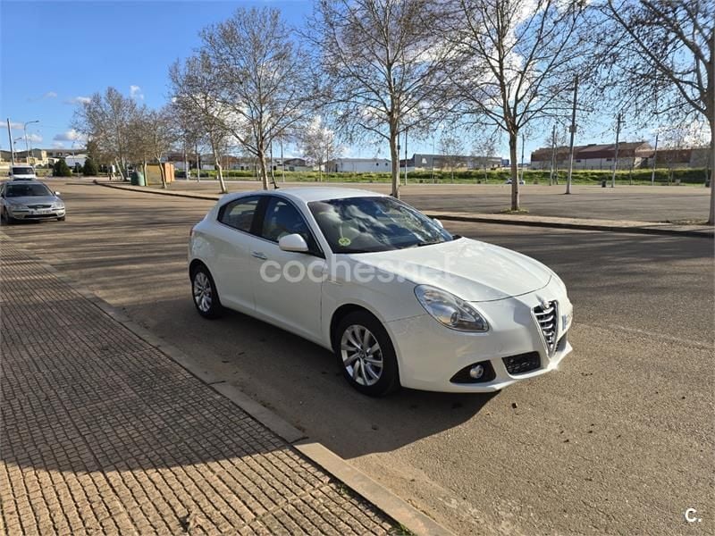 Usado Alfa Romeo Giulietta Distinctive 105 CV (77 kW) 2016 Blanco Utilitario