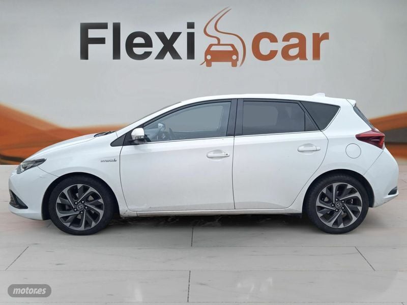 Usado Toyota Auris Hybrid 136 CV (100 kW) 2016 Blanco Berlina