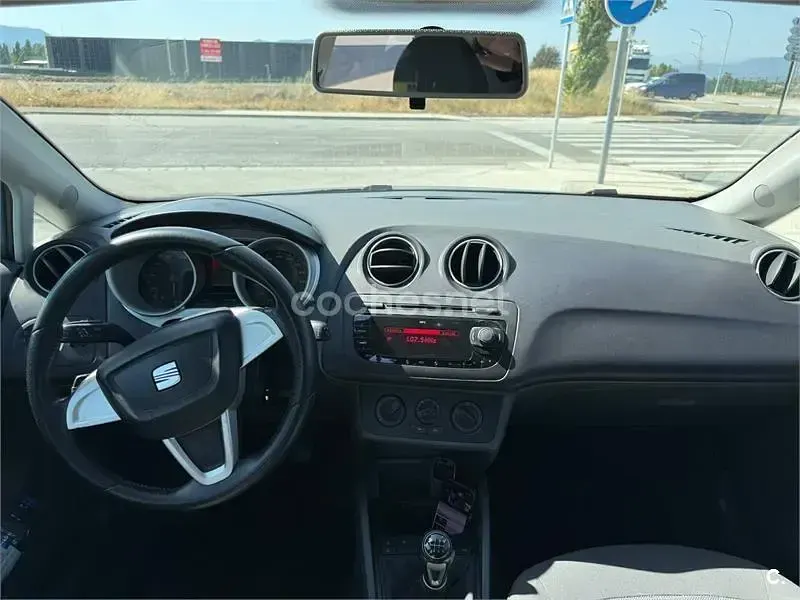 Usado Seat Ibiza 85 CV (62 kW) 2010 Verde Berlina