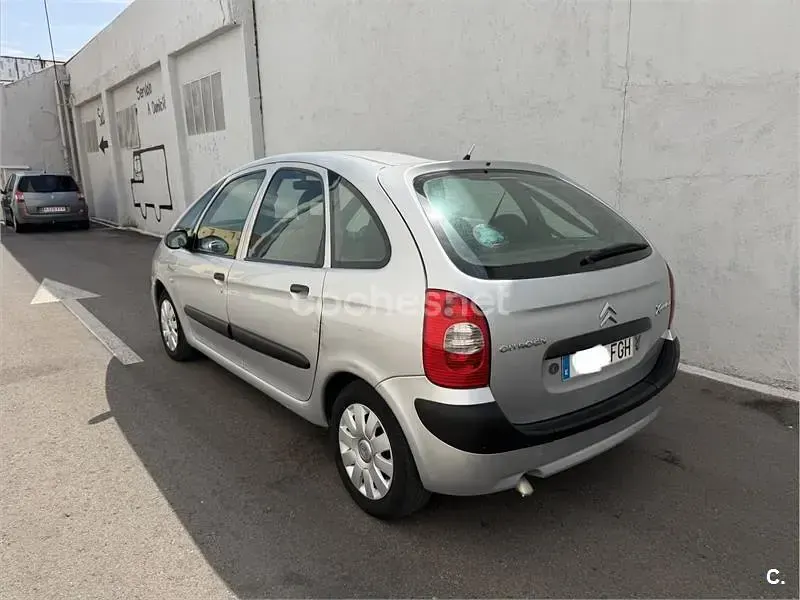 Usado Citroën Xsara Picasso 110 CV (80 kW) 2006 Gris / plata Monovolumen