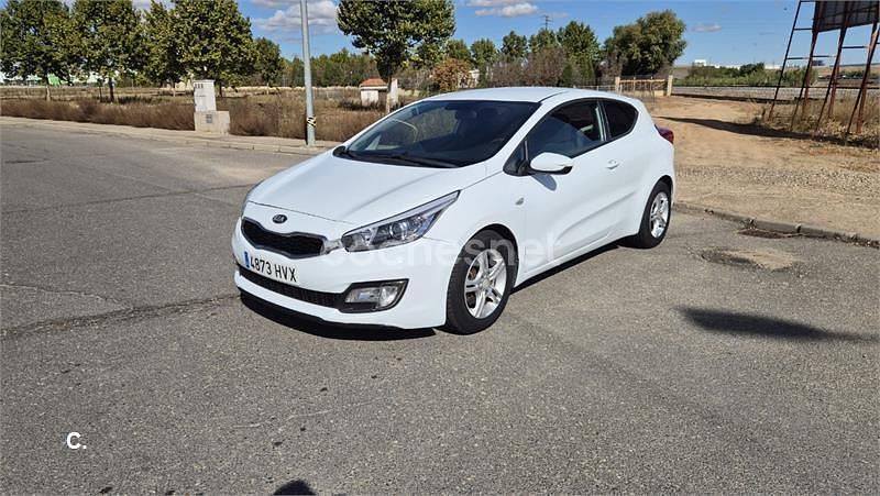 Blanco Usado 2014 Kia ProCeed Utilitario | 7990 € (Precio justo) - Imagen 1/4