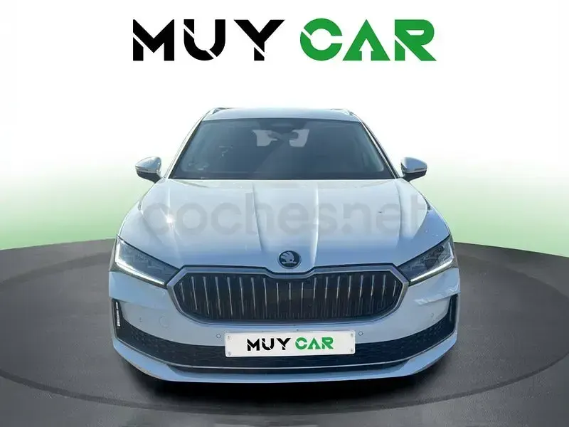 Usado Skoda Superb Selection 150 CV (110 kW) 2024 Blanco Familiar