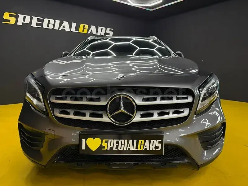 Usado Mercedes GLA180 122 CV (89 kW) 2019 Gris / plata SUV
