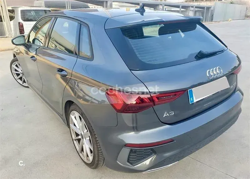 Usado Audi A3 S-Line 150 CV (110 kW) 2022 Gris / plata Berlina