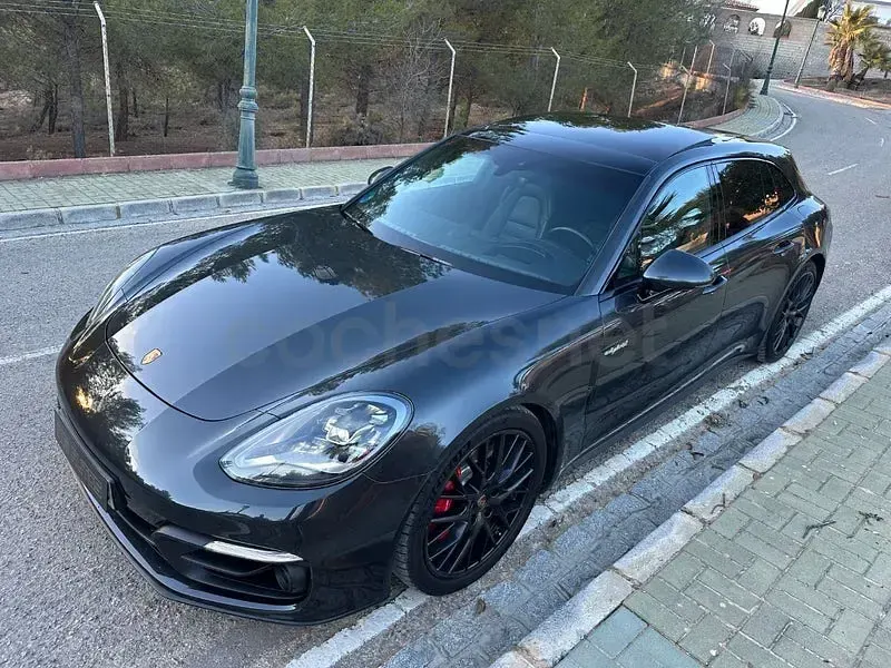Usado Porsche Panamera Sport Turismo 560 CV (411 kW) 2021 Gris / plata Familiar