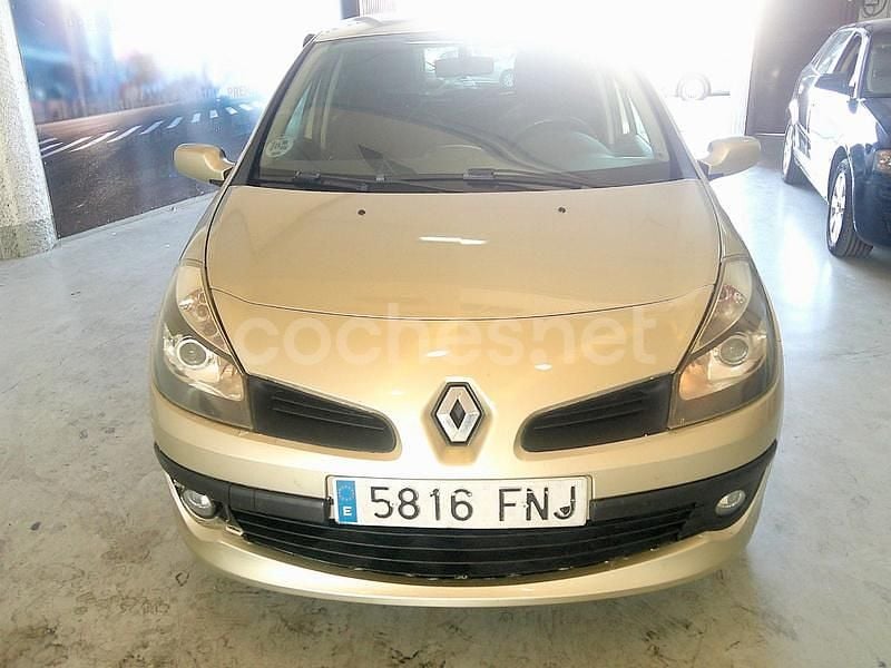 Beige Usado 2007 Renault Clio II Authentique Berlina | 2990 € (Buen precio) - Imagen 1/4