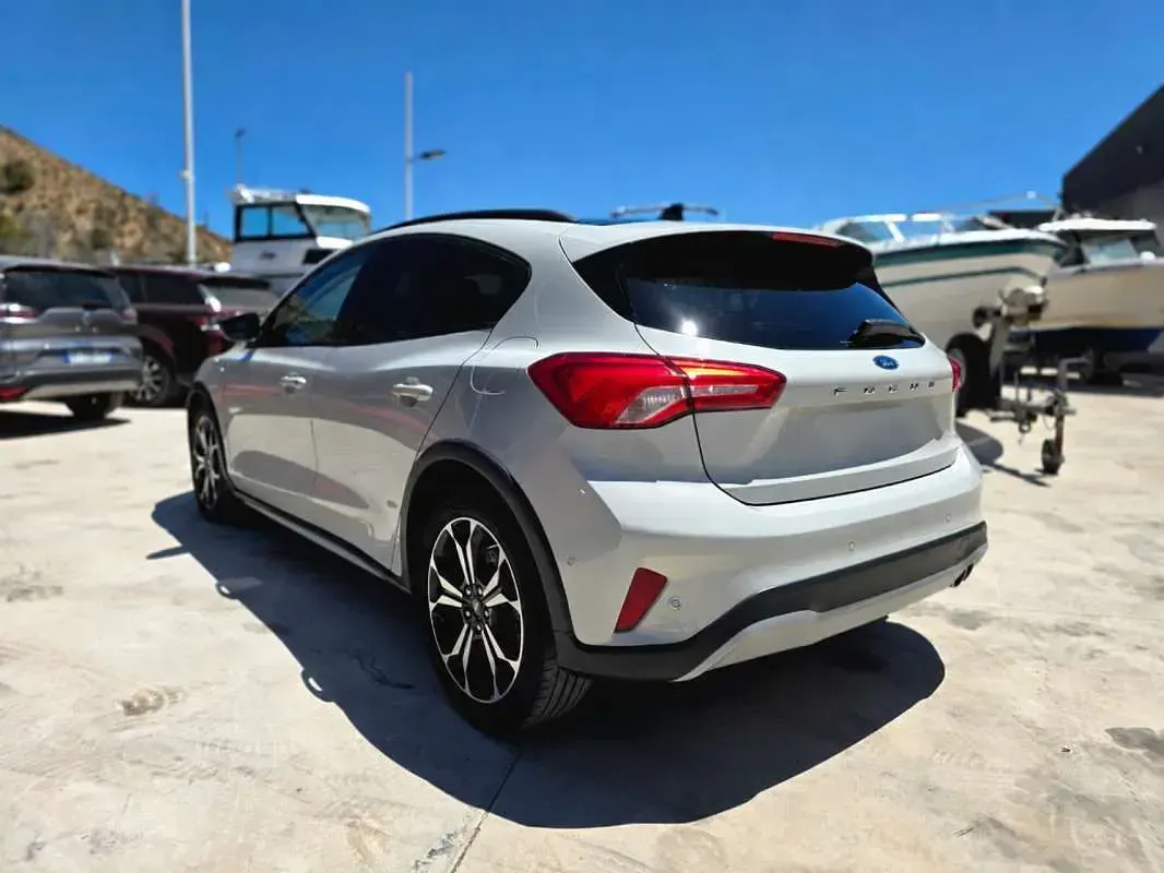 Usado Ford Focus Active 125 CV (91 kW) 2019 Blanco Utilitario