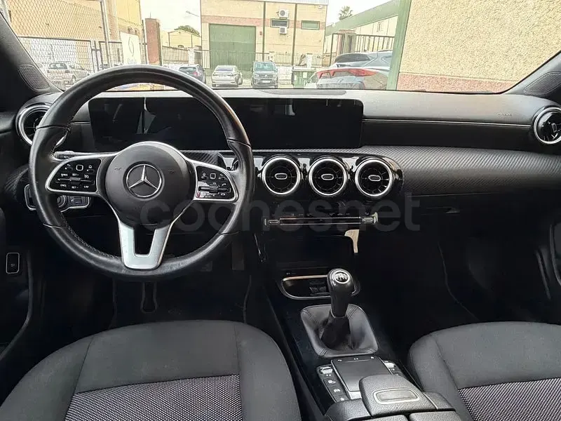 Usado Mercedes CLA200 Shooting Brake 150 CV (110 kW) 2020 Gris / plata Familiar