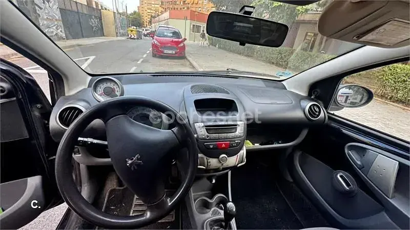 Usado Peugeot 107 68 CV (50 kW) 2006 Negro Utilitario