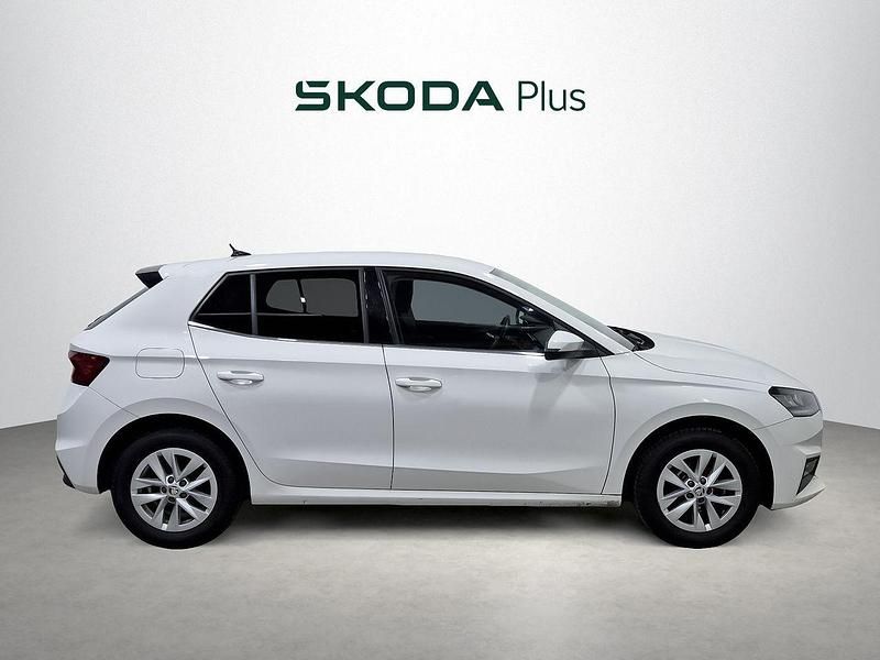 Usado Skoda Fabia Selection 95 CV (69 kW) 2023 Blanco Utilitario