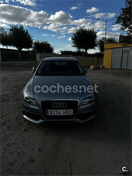 Usado Audi A4 136 HP (100 kW) 2011 Cinzento Sedan