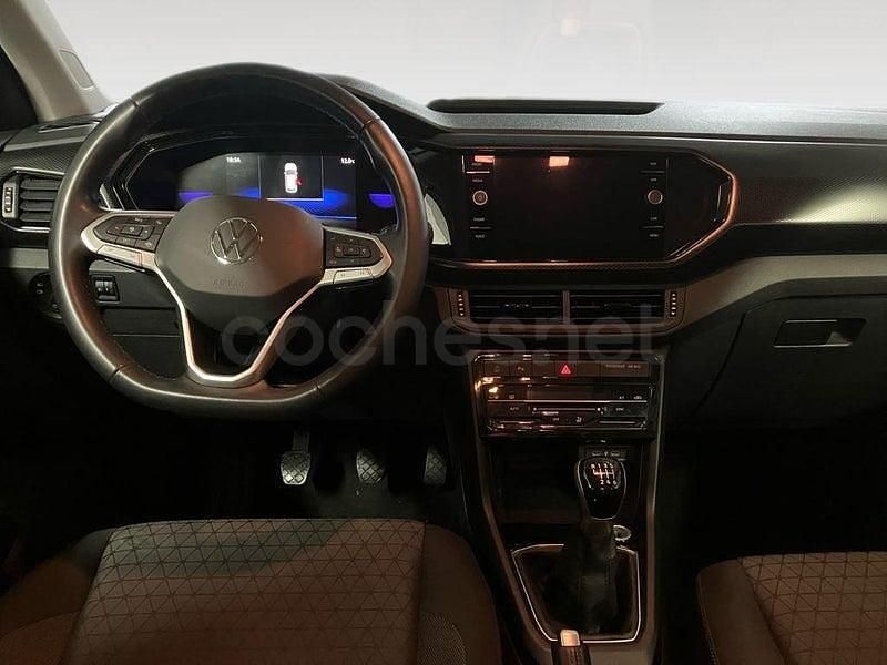 Usado VW T-Cross Advance 110 CV (80 kW) 2023 Gris / plata SUV