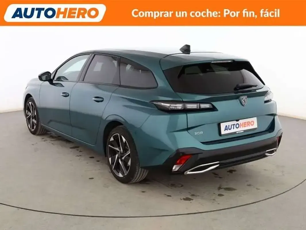 Usado Peugeot 308 Allure 131 CV (96 kW) 2022 Verde Familiar