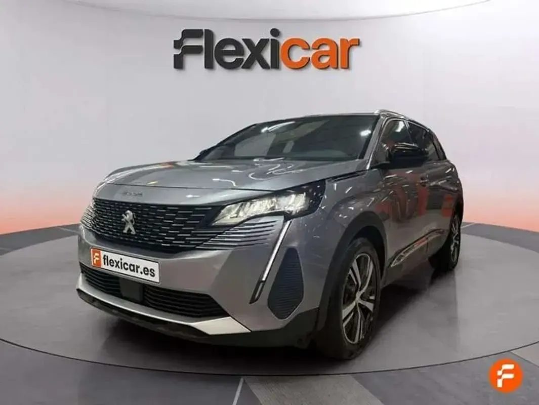 Usado Peugeot 5008 Allure 136 CV (100 kW) 2024 Gris SUV